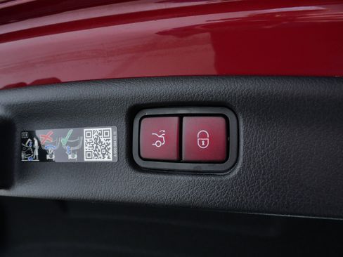 Certified 2025 Mercedes-Benz C 300 4MATIC Sedan image 7