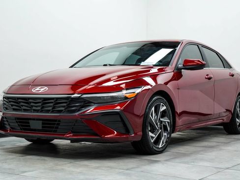 Used 2024 Hyundai Elantra SEL w/ Convenience Package FWD image 7