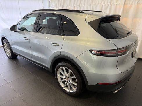 Certified 2023 Porsche Cayenne AWD/4WD image 3