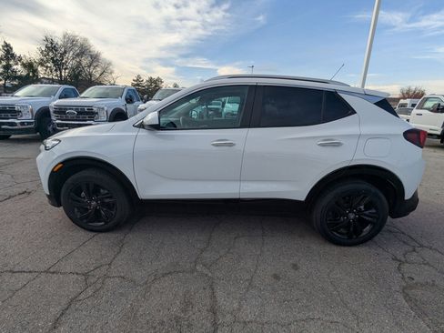 Used 2024 Buick Encore GX Sport Touring image 9