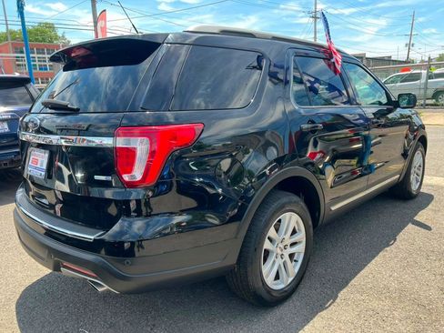 Used 2018 Ford Explorer XLT w/ Equipment Group 202A AWD/4WD image 11