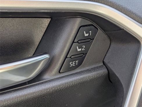 Used 2022 Toyota RAV4 XLE Premium image 15