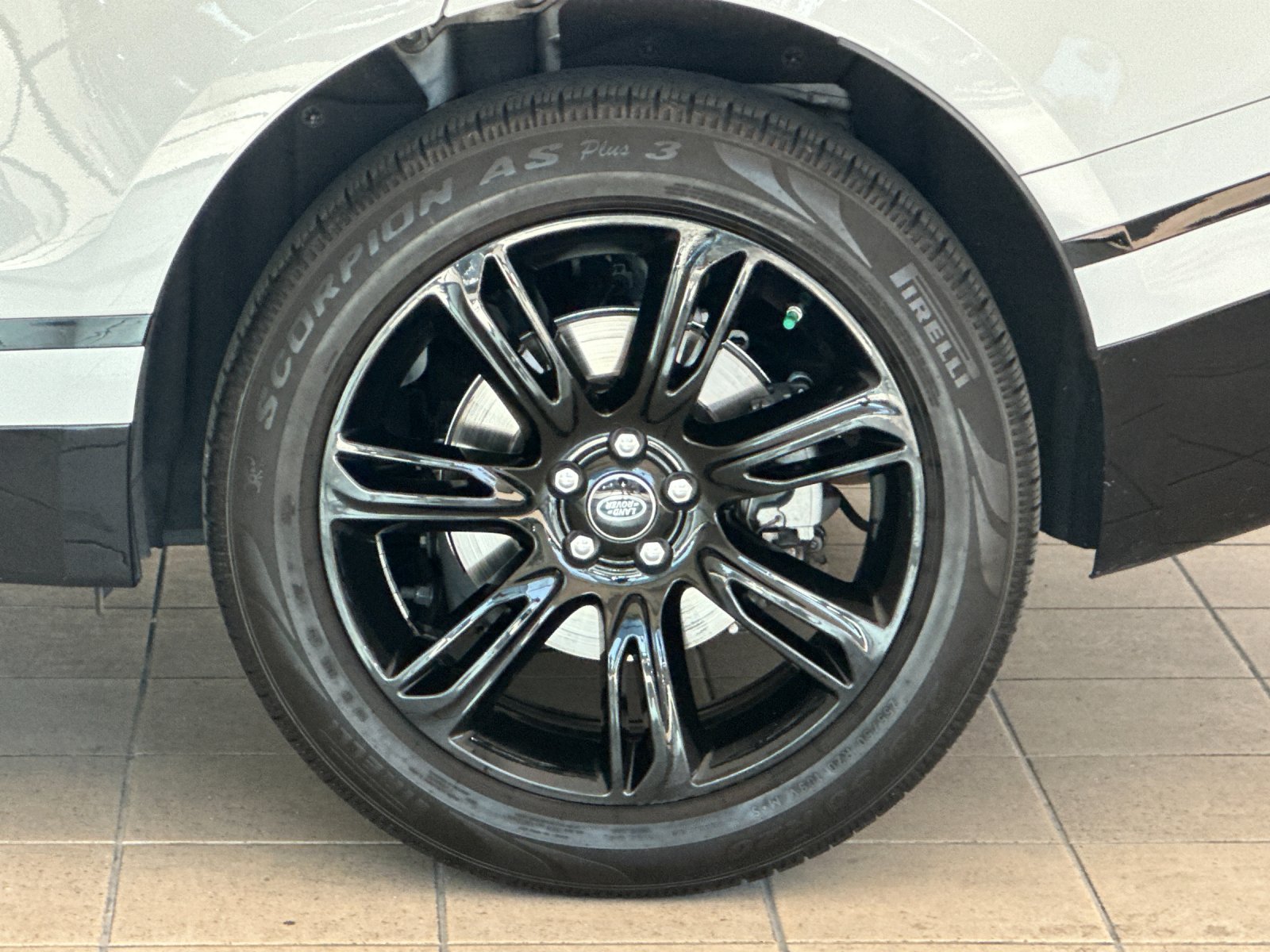 Used 2019 Land Rover Range Rover Velar S AWD/4WD image 24