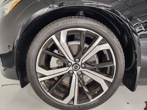 Used 2025 Volvo XC60 B5 Ultra w/ Protection Package Premier AWD/4WD image 8