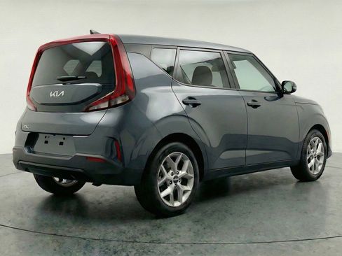 Used 2025 Kia Soul LX w/ LX Technology Package FWD image 9