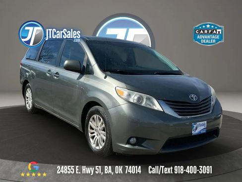 Used 2012 Toyota Sienna XLE FWD image 1