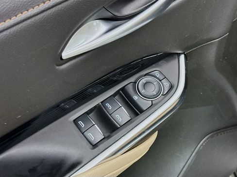 Used 2024 Cadillac XT4 Luxury w/ Cold Weather Package image 19