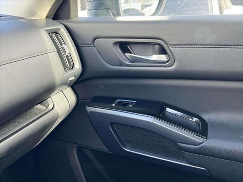 Used 2024 Nissan Pathfinder SL image 36