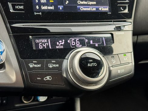 Used 2017 Toyota Prius V Four image 19