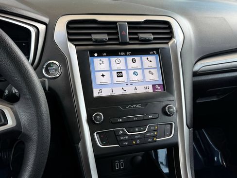Used 2019 Ford Fusion SE FWD image 29