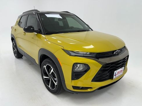 Used 2023 Chevrolet TrailBlazer RS w/ Sun and Liftgate Package image 2