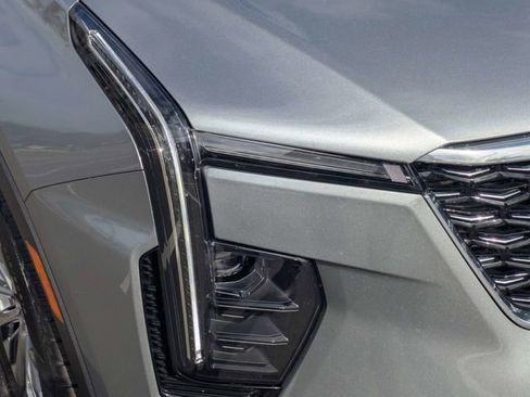 Used 2025 Cadillac XT4 Premium Luxury image 9