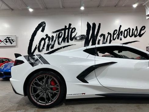 Used 2024 Chevrolet Corvette Stingray Preferred Cpe w/ Z51 Performance Package image 4