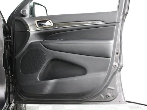 Used 2015 Jeep Grand Cherokee Overland image 21