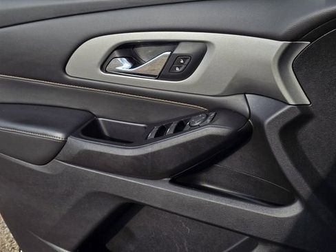 Used 2020 Chevrolet Traverse LS image 19