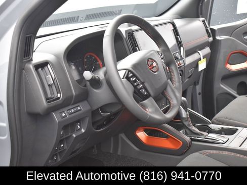 Used 2025 Nissan Frontier PRO-4X w/ Pro Convenience Package image 7