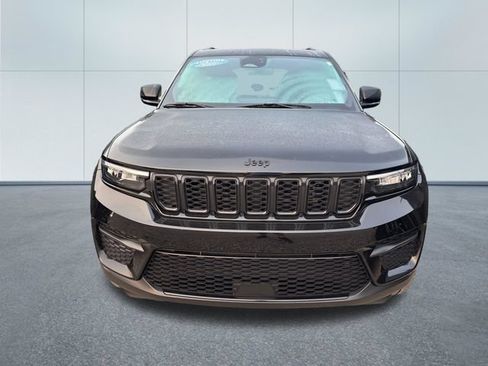 Used 2023 Jeep Grand Cherokee Altitude AWD/4WD image 6