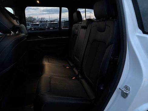 New 2026 Jeep Grand Cherokee Altitude image 25