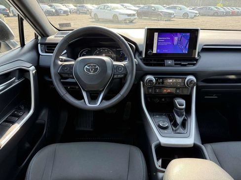 Used 2024 Toyota RAV4 SE w/ Convenience Package AWD/4WD image 7