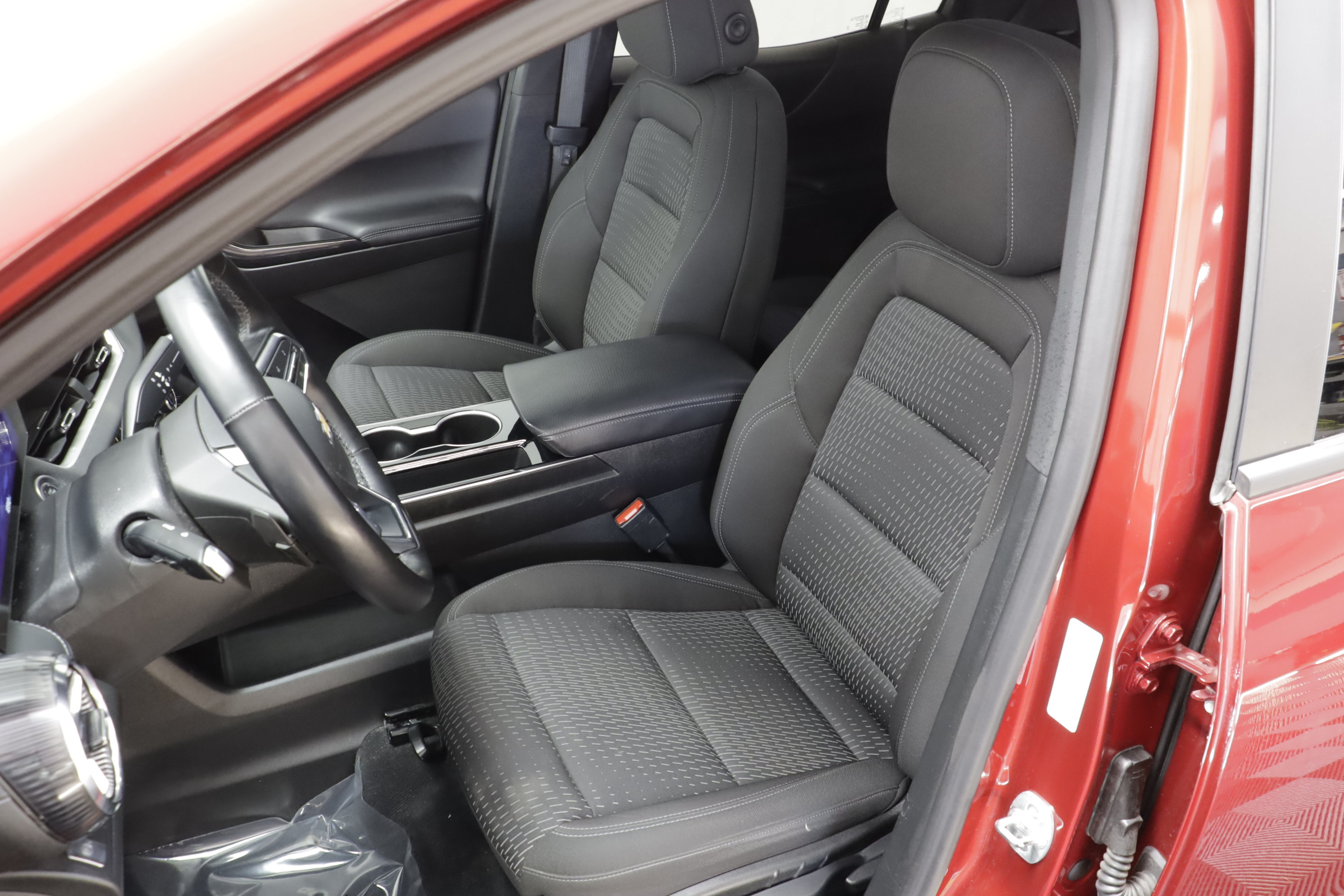 Used 2025 Chevrolet Equinox LT w/ LPO, Floor Liner Package FWD image 17