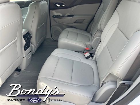 Used 2023 GMC Acadia SLT w/ Technology Package image 14