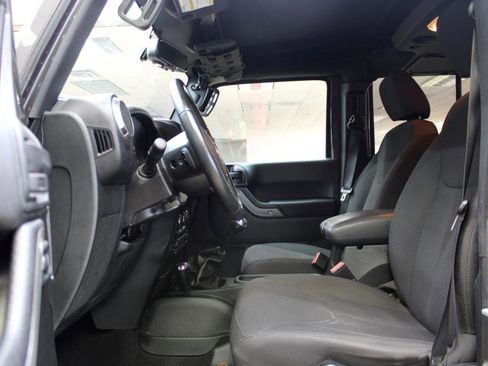 Used 2018 Jeep Wrangler Unlimited Sport S AWD/4WD image 30