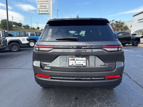 New 2025 Jeep Grand Cherokee Altitude image 8
