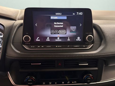 Used 2023 Nissan Rogue SV FWD image 13