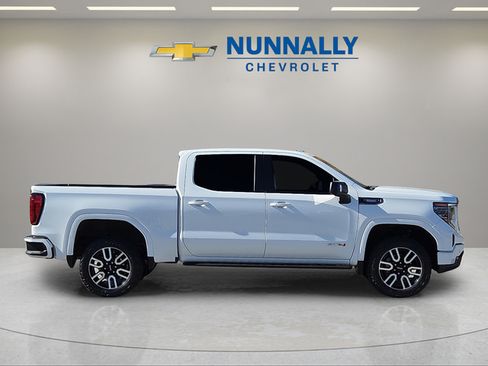 Certified 2022 GMC Sierra 1500 AT4 w/ AT4 Premium Package AWD/4WD image 6