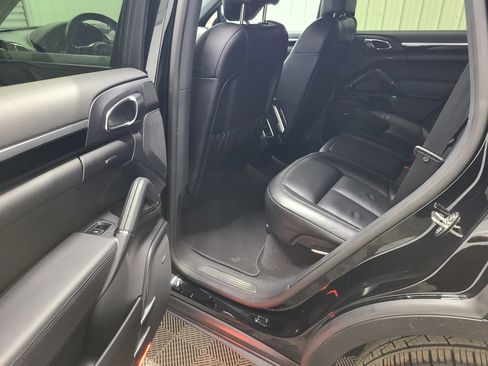 Used 2017 Porsche Cayenne AWD/4WD image 37