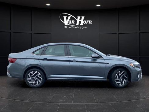 Used 2024 Volkswagen Jetta SEL FWD image 2