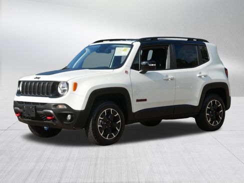 Used 2023 Jeep Renegade Trailhawk w/ Trailhawk Elite Group AWD/4WD image 3