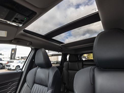 New 2026 Mitsubishi Outlander SEL image 22