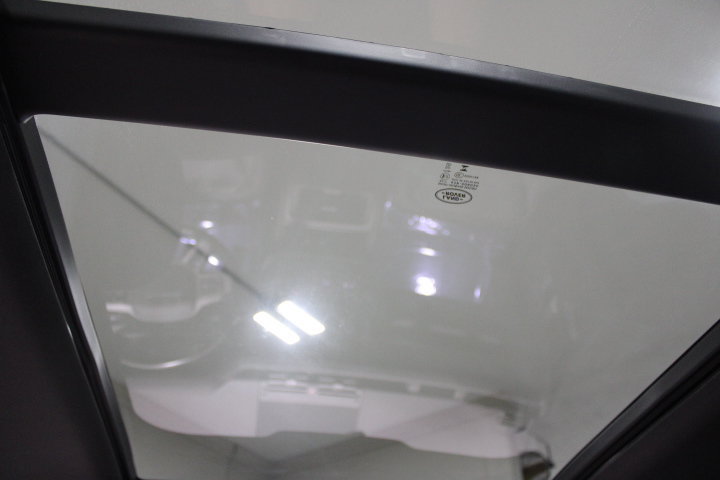 Used 2021 Land Rover Defender 110 X-Dynamic SE AWD/4WD image 3