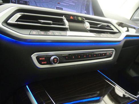 Used 2021 BMW X7 xDrive40i w/ Executive Package image 27