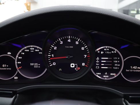 Used 2021 Porsche Cayenne Coupe image 18