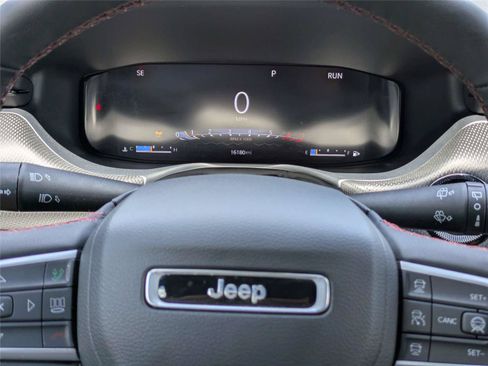 Certified 2025 Jeep Compass Trailhawk w/ Trailhawk Elite Group AWD/4WD image 32