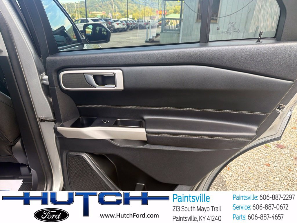 Used 2023 Ford Explorer XLT AWD/4WD image 49