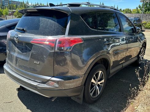 Used 2018 Toyota RAV4 XLE FWD image 2