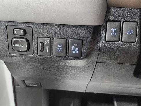 Used 2013 Toyota RAV4 Limited AWD/4WD image 16
