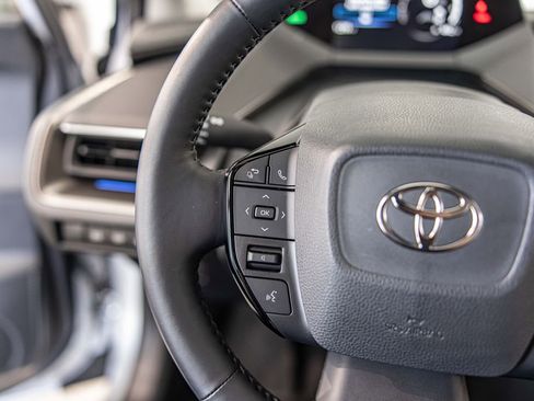 Used 2026 Toyota Prius XLE FWD image 23