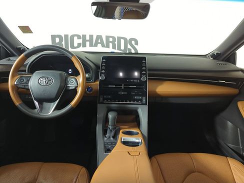 Used 2019 Toyota Avalon Limited FWD image 10
