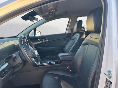 Used 2024 Kia Sportage EX image 9