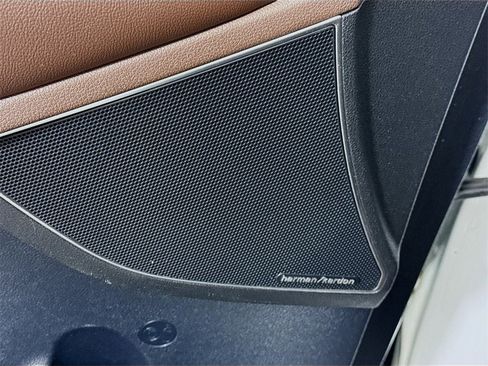 Used 2019 Kia Sorento SX image 13