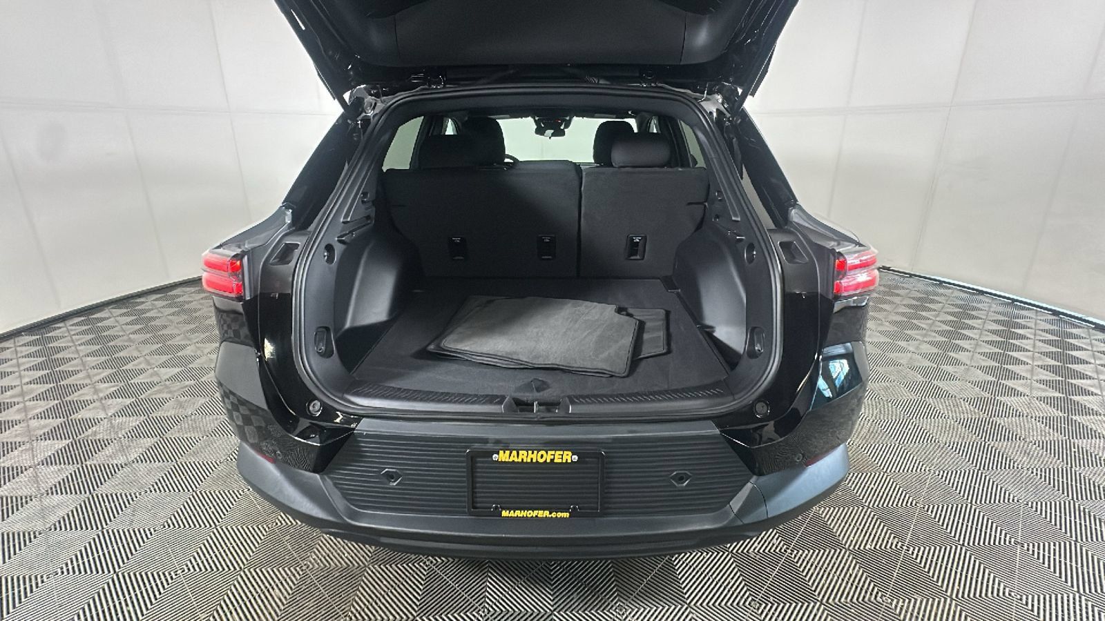 Used 2026 Chevrolet Equinox EV LT FWD image 32