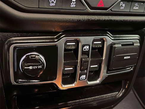 Used 2022 Jeep Wrangler Unlimited Sahara w/ Cold Weather Group image 29