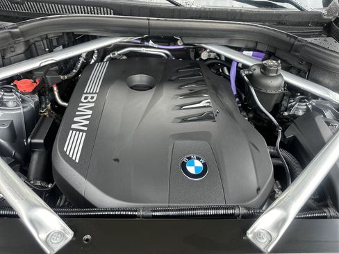 Used 2025 BMW X5 xDrive40i w/ M Sport Package AWD/4WD image 16