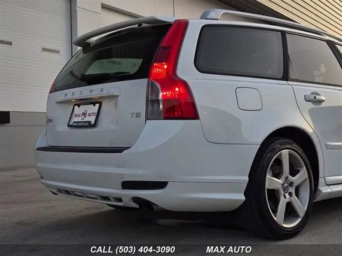 Used 2011 Volvo V50 T5 R-Design image 29