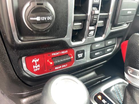 Used 2021 Jeep Wrangler Unlimited Rubicon 4xe w/ Cold Weather Group AWD/4WD image 20