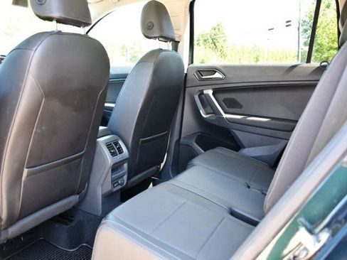 Used 2018 Volkswagen Tiguan SE w/ Panoramic Sunroof Package AWD/4WD image 18